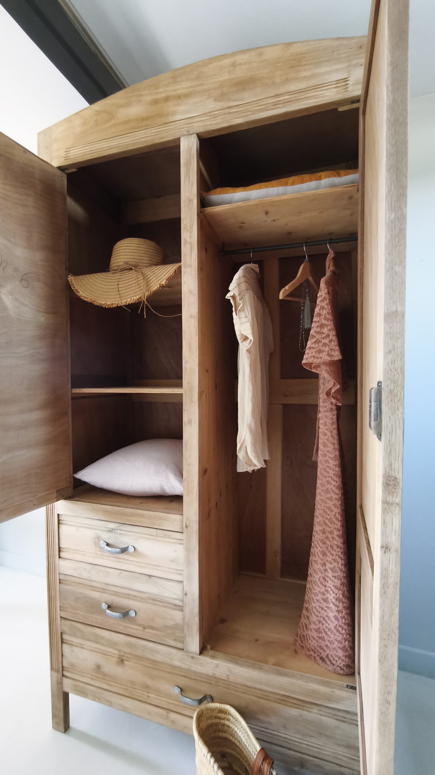 grande-armoire-parisienne