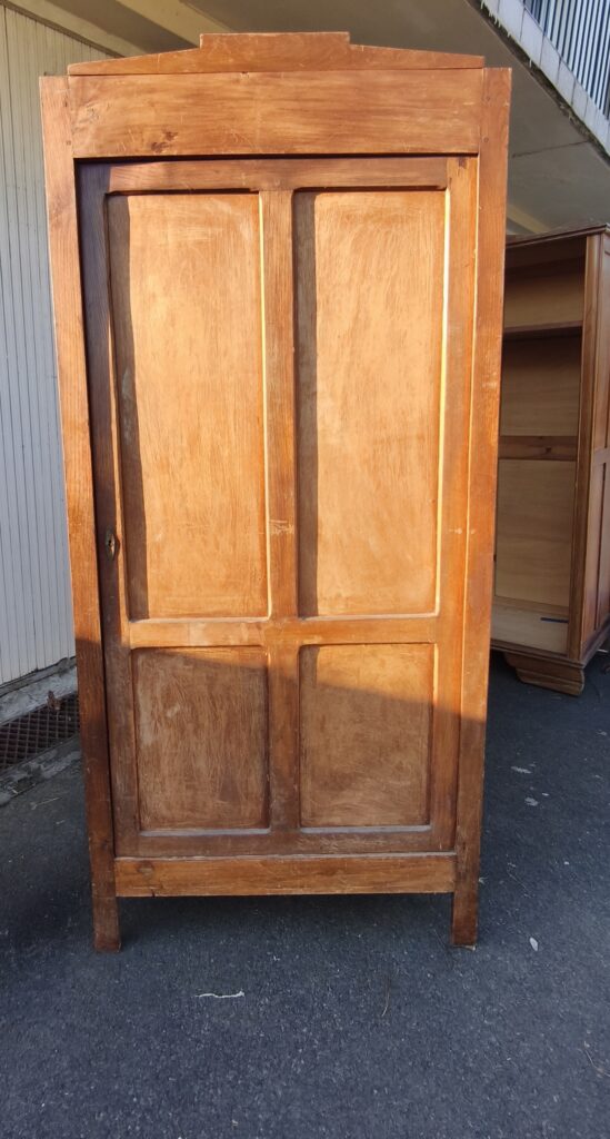 Armoire-parisienne-une-porte-vue de face