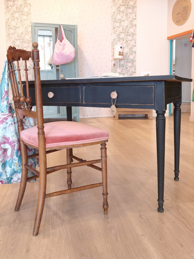 bureau-bois-patine-noir
